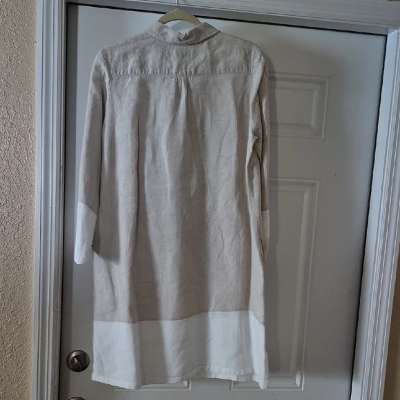 Tan and White Button-Up Tunic - Picture 2 of 4